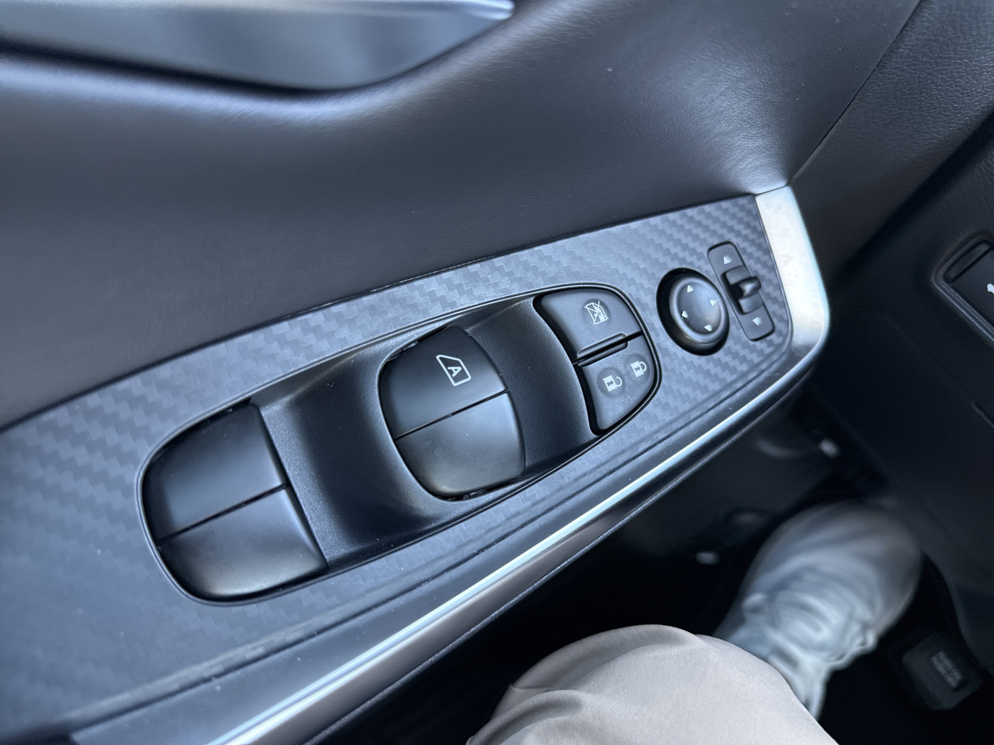 Used 2025 Nissan Sentra SR image 25