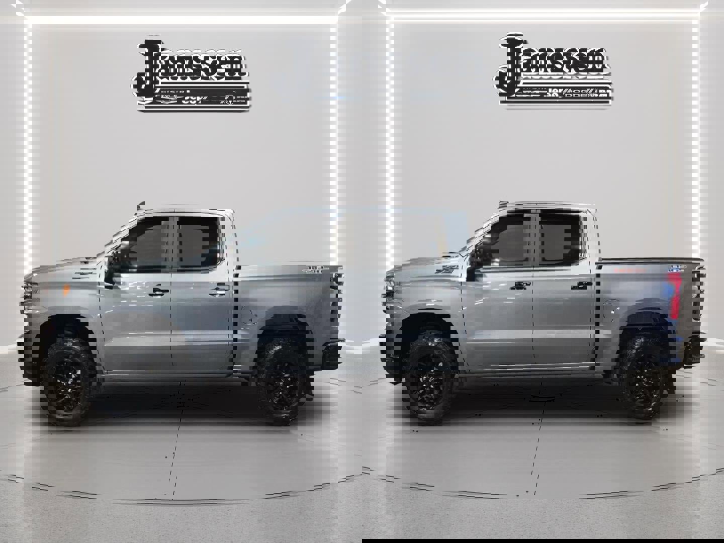 Used 2021 Chevrolet Silverado 1500 LT Trail Boss w/ Convenience Package II image 2