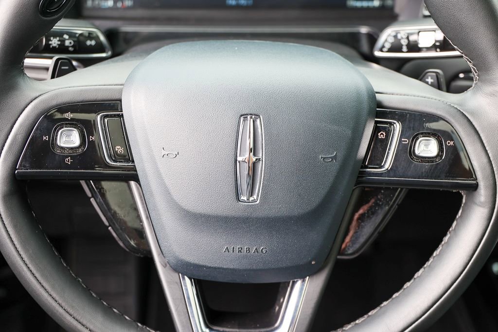 Used 2025 Lincoln Corsair Grand Touring w/ Jet Appearance Package image 10