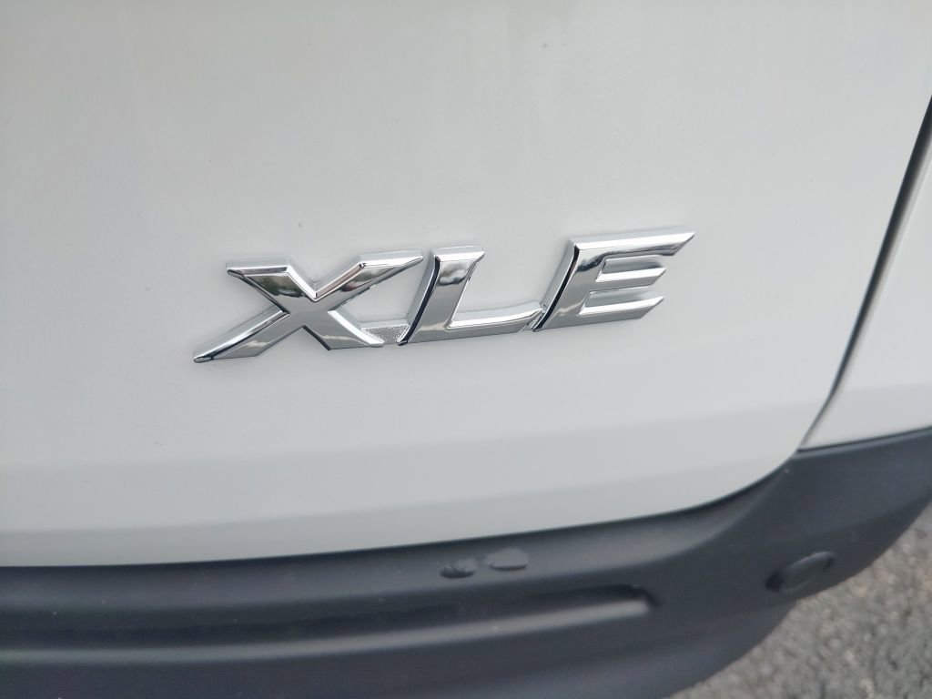New 2026 Toyota Sienna XLE AWD/4WD image 14