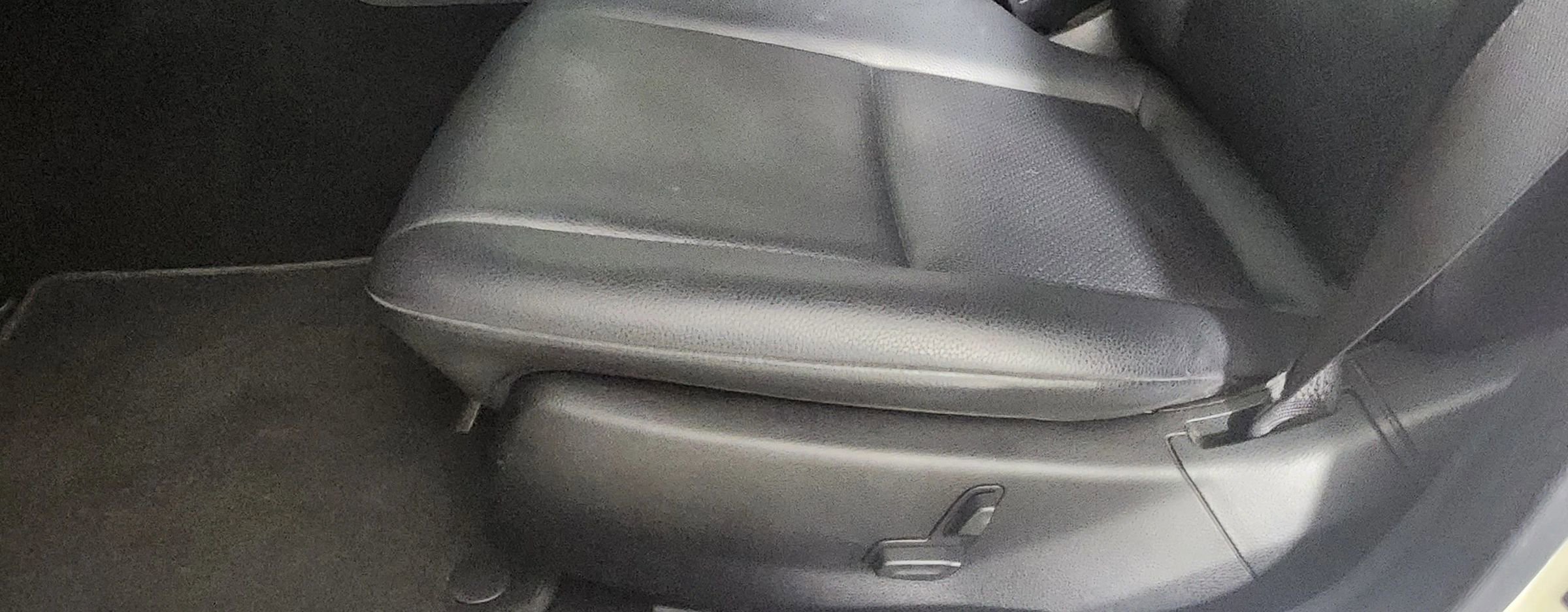 Used 2010 Mercedes-Benz C 300 C 300 Luxury Sedan 4D image 10