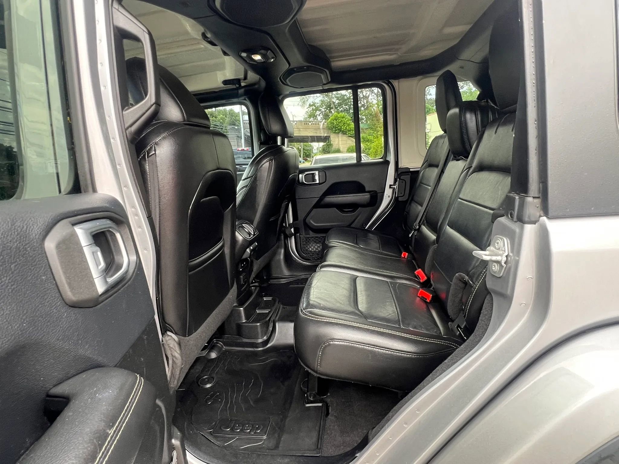 Used 2018 Jeep Wrangler Unlimited Sahara w/ Dual Top Group AWD/4WD image 29