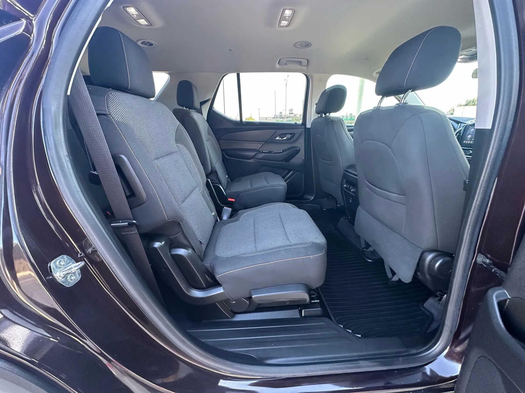 Used 2020 Chevrolet Traverse LT FWD image 17