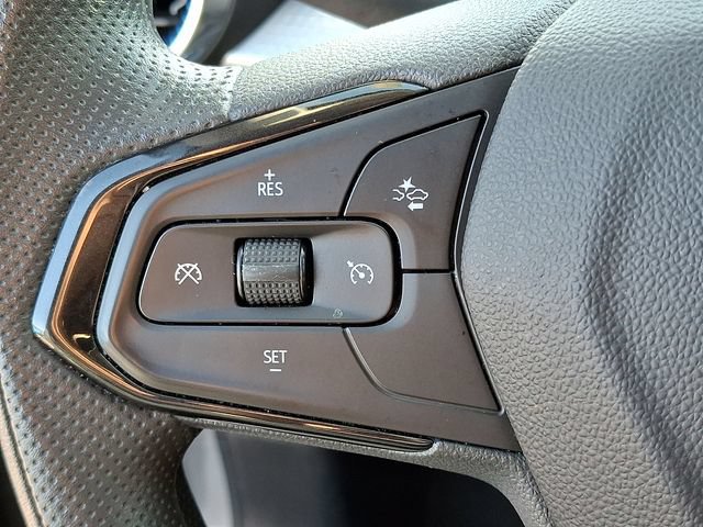 Used 2025 Chevrolet Trax LT FWD image 21