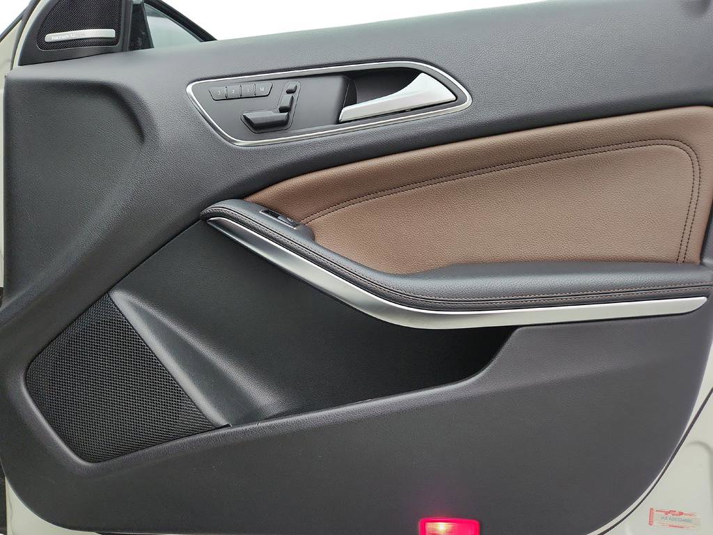 Used 2015 Mercedes-Benz GLA 250 4MATIC image 25