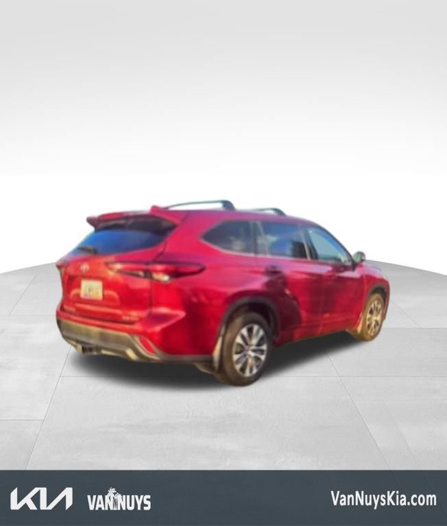 Used 2022 Toyota Highlander XLE image 1