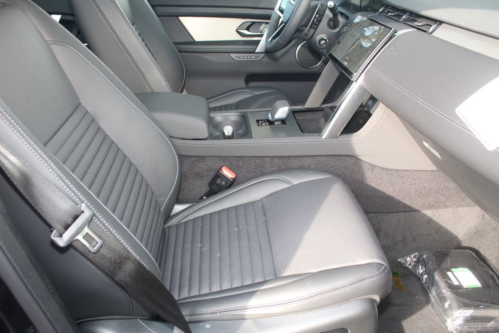 New 2026 Land Rover Discovery Sport Landmark image 3