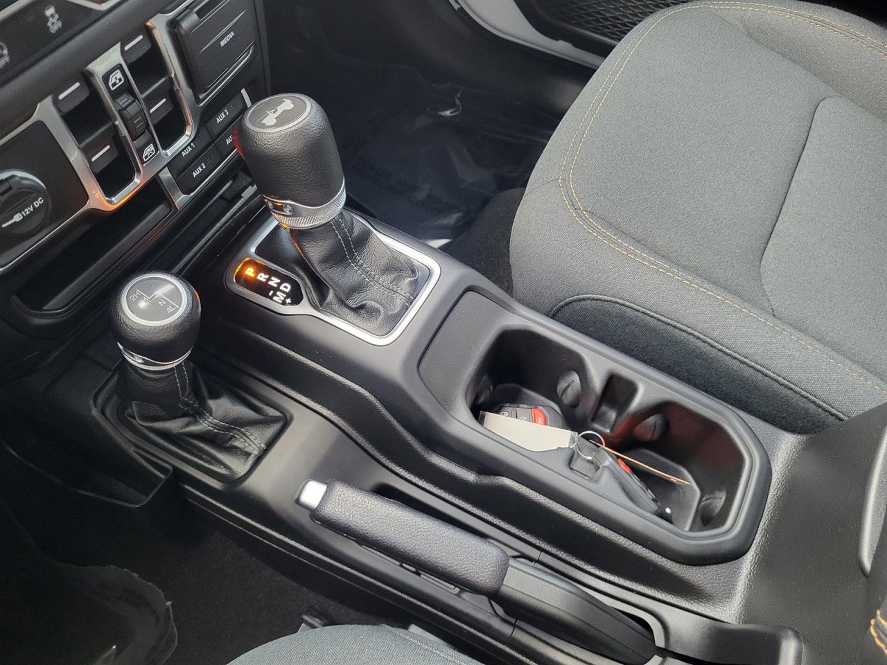 Used 2024 Jeep Wrangler Sahara w/ Technology Group image 18