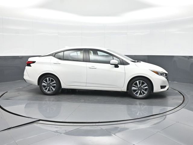 Used 2025 Nissan Versa SV FWD image 11