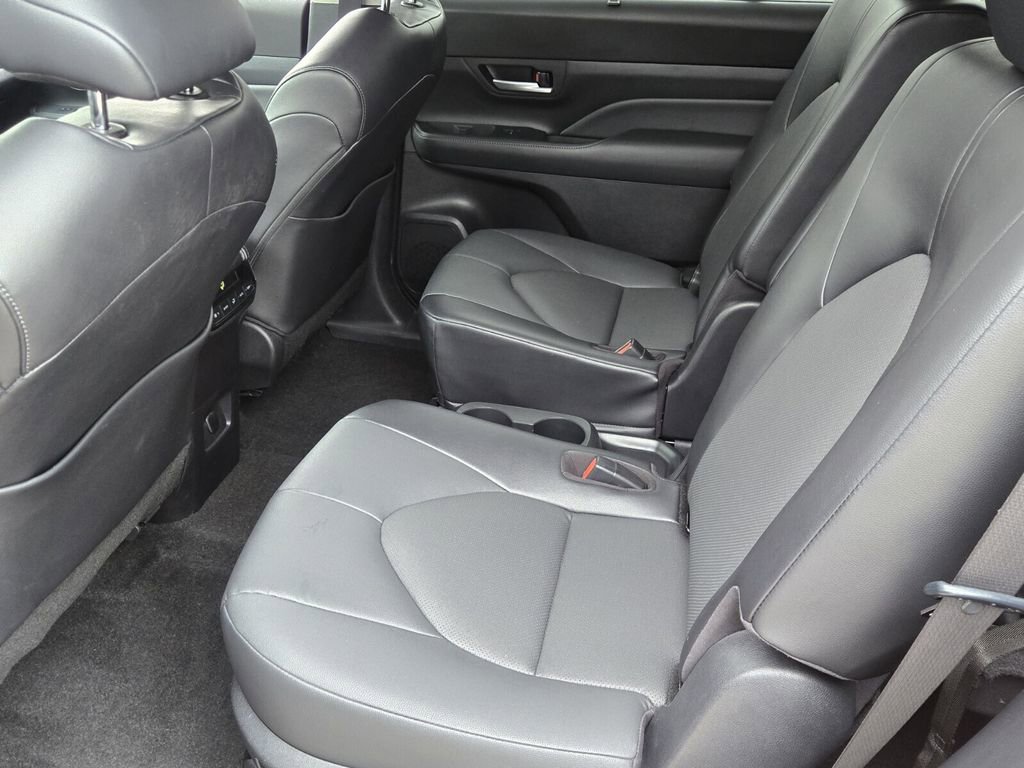 Used 2024 Toyota Grand Highlander XLE image 11