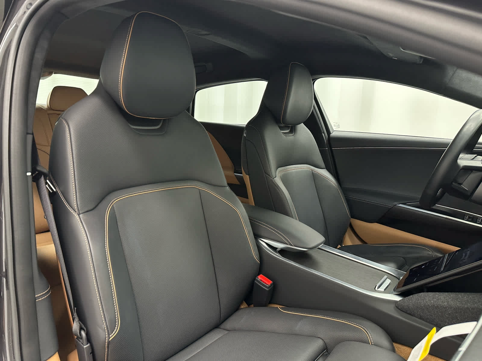 Used 2024 Lucid Air Touring AWD/4WD image 19