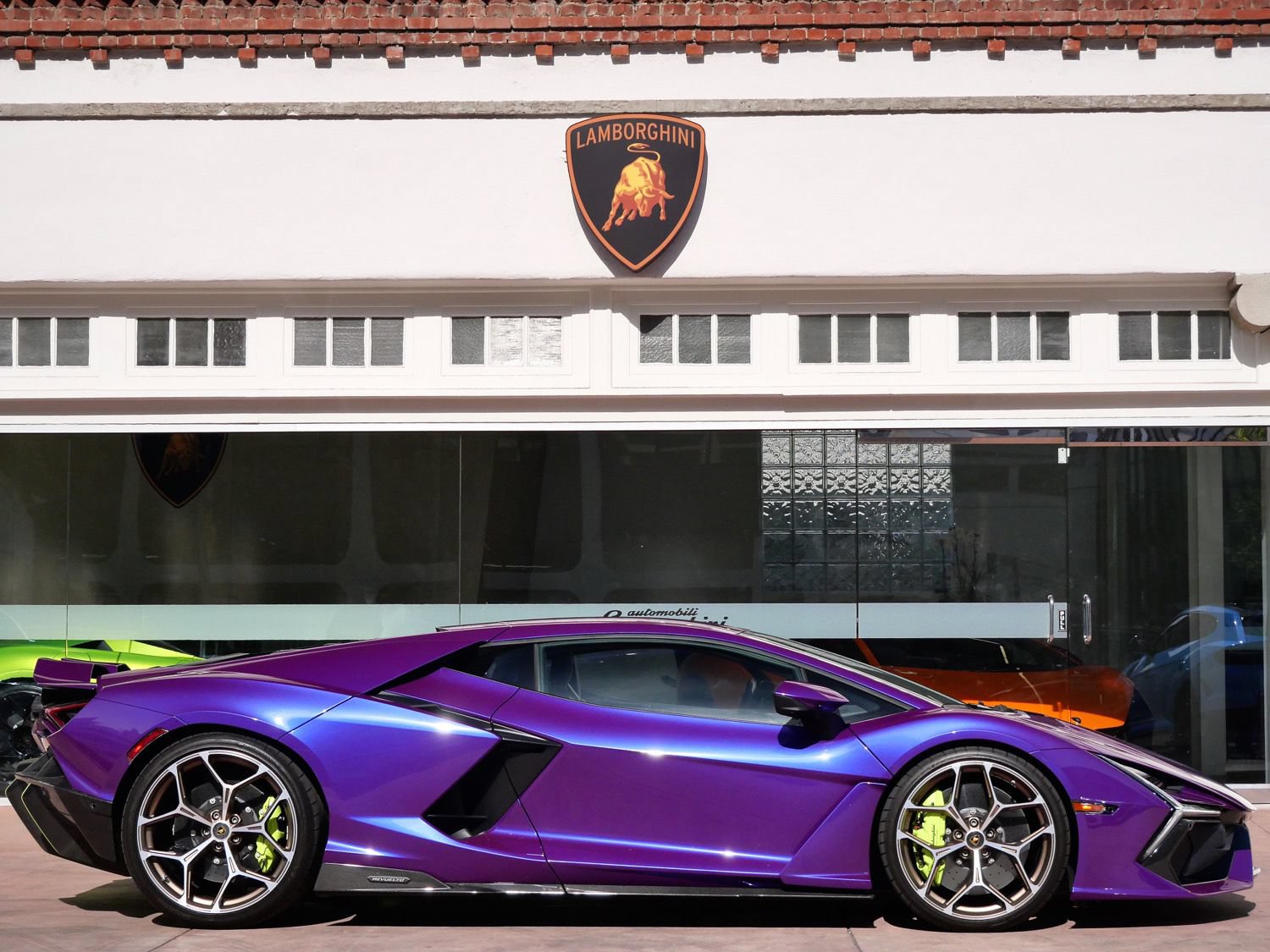 Used 2025 Lamborghini Revuelto AWD/4WD image 2