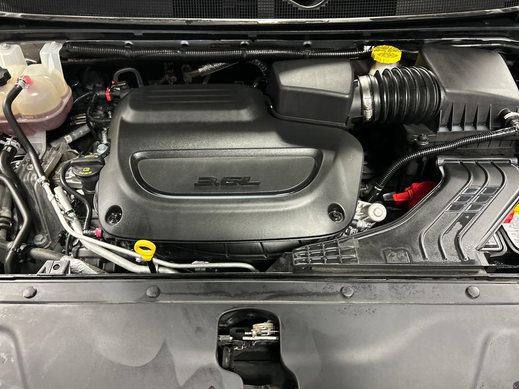 Used 2024 Chrysler Pacifica Limited FWD image 28