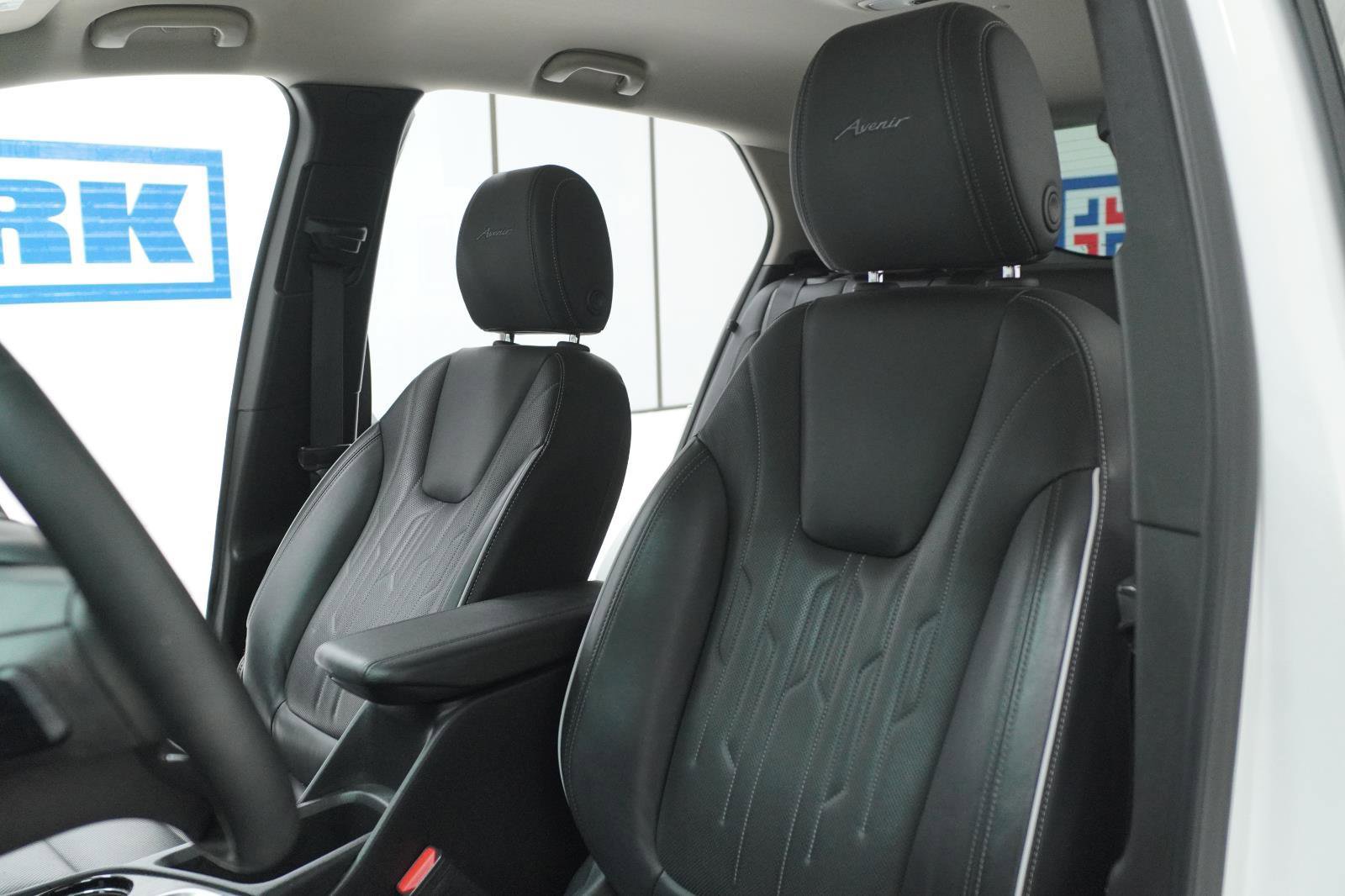 Used 2025 Buick Encore GX Avenir w/ Avenir Technology Package FWD image 19