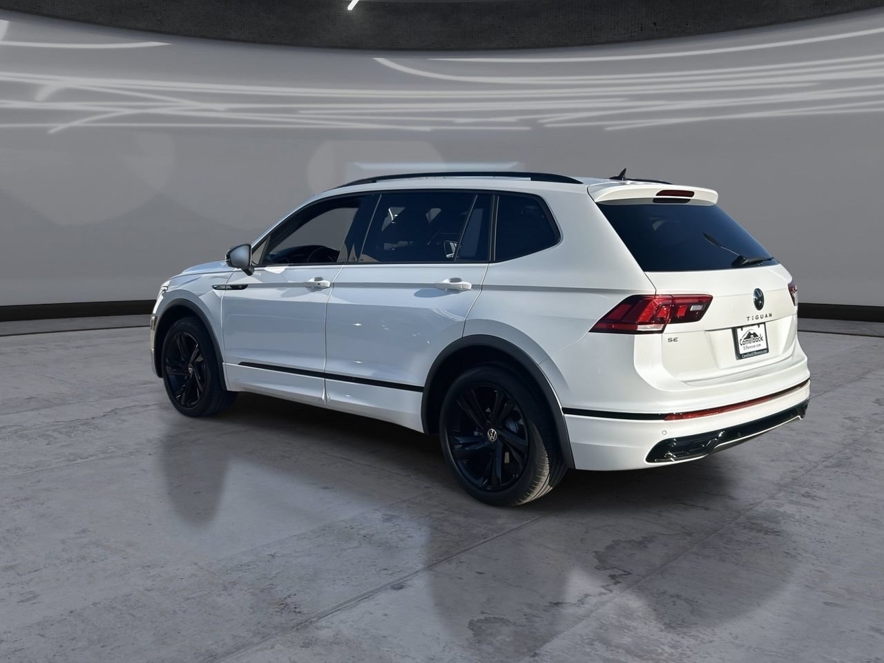 Certified 2024 Volkswagen Tiguan SE R-Line FWD image 4