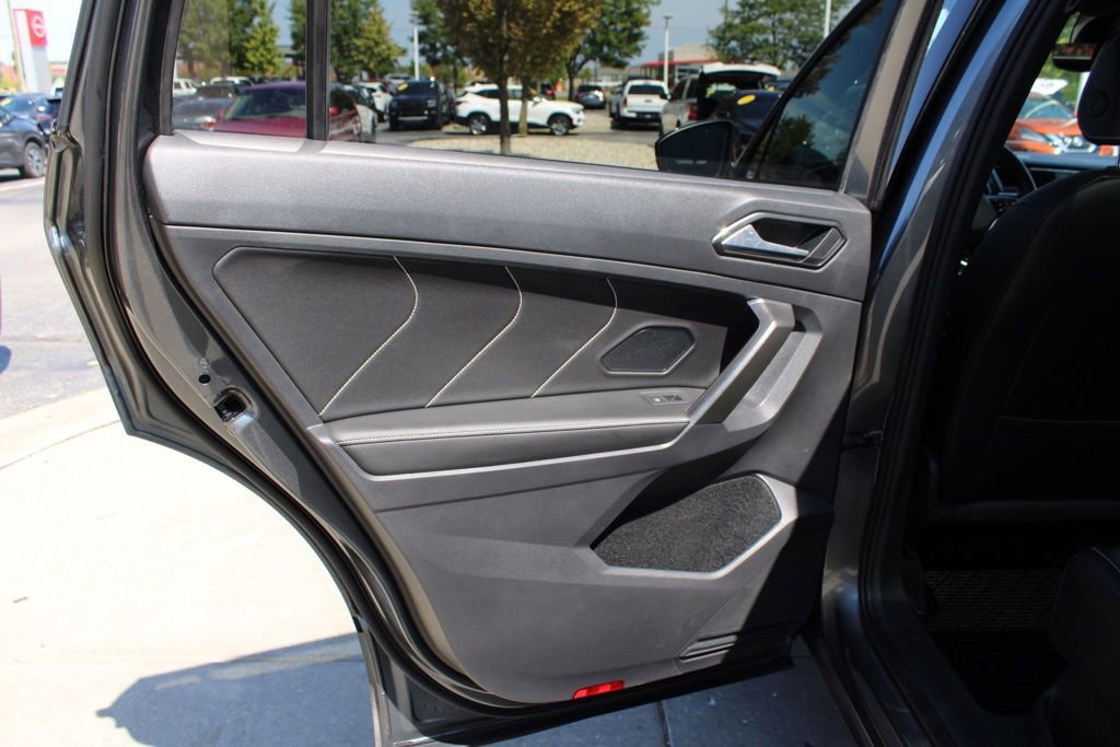 Used 2022 Volkswagen Tiguan SE R-Line image 27