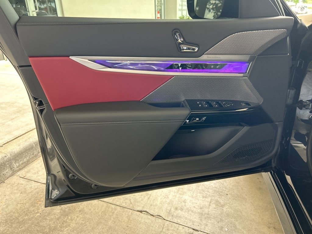 Used 2025 BMW 740i xDrive image 35