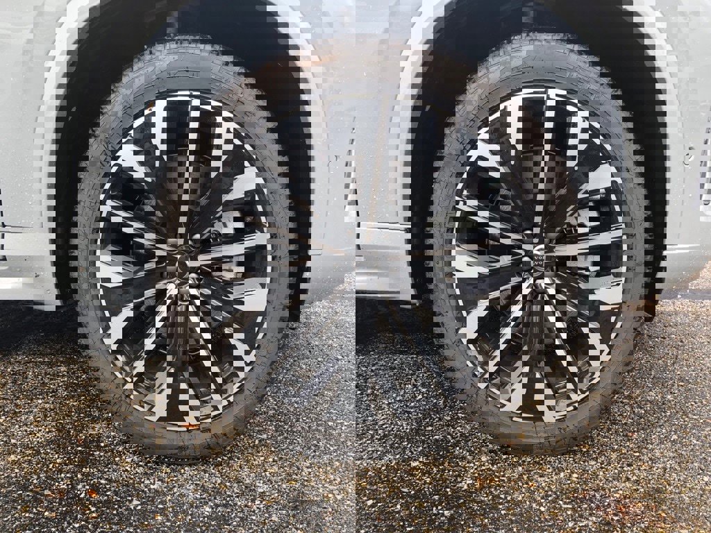 New 2026 Volvo XC90 T8 Plus w/ Protection Package Premier image 9