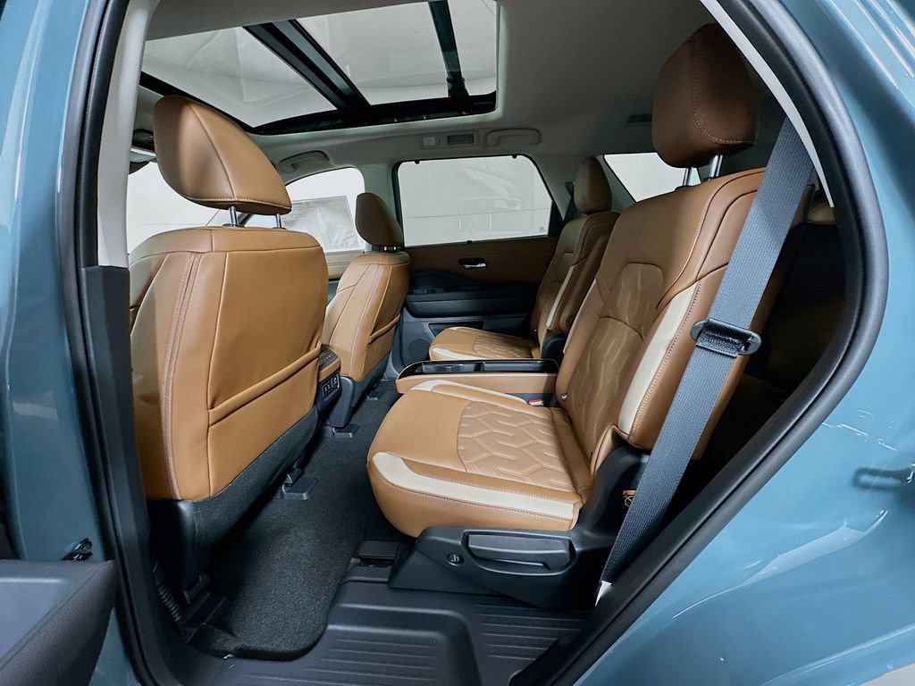 New 2026 Nissan Pathfinder Platinum AWD/4WD image 17