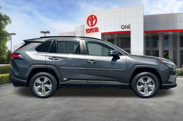 Used 2023 Toyota RAV4 LE AWD/4WD image 3