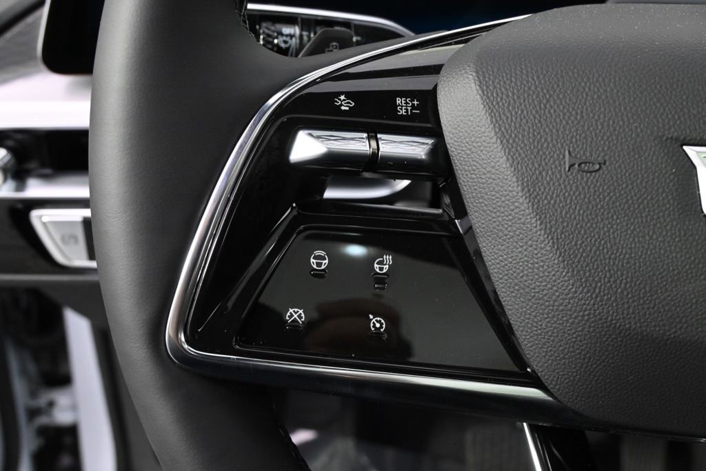 New 2026 Cadillac Lyriq Signature Sport w/ LPO, Floor Liner Package image 32