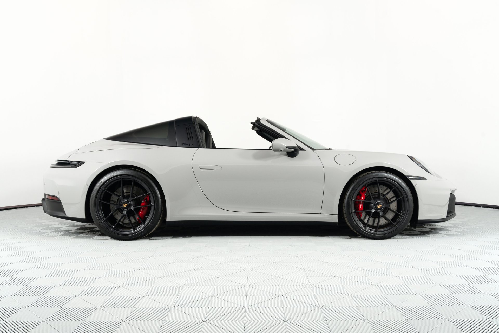 Used 2025 Porsche 911 Targa 4 GTS image 8