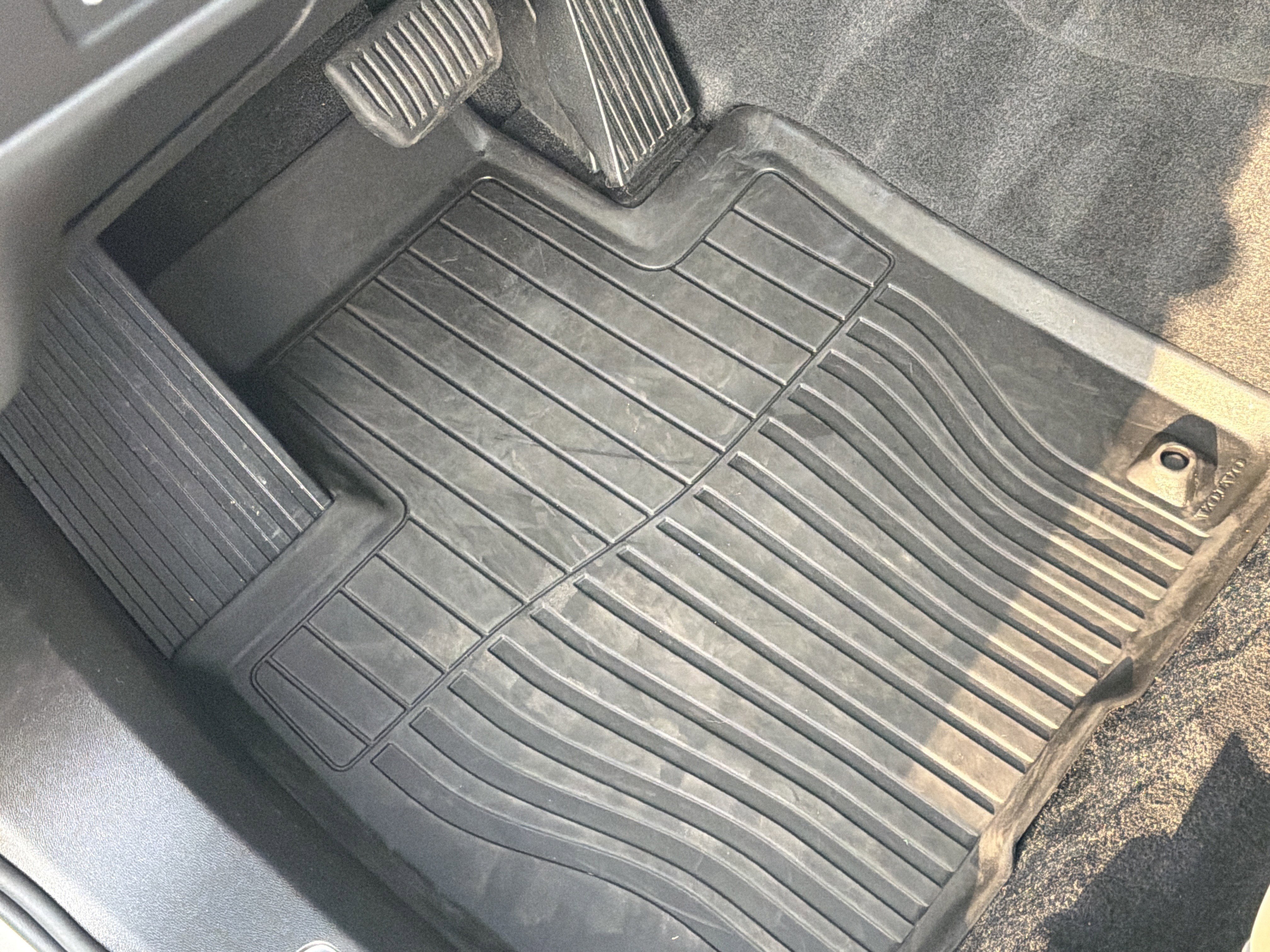 Used 2026 Volvo XC90 T8 Plus w/ Protection Package Premier image 17