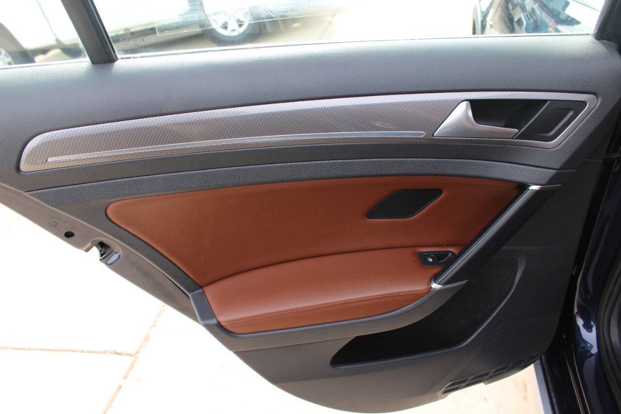 Used 2017 Volkswagen Golf Alltrack S image 17
