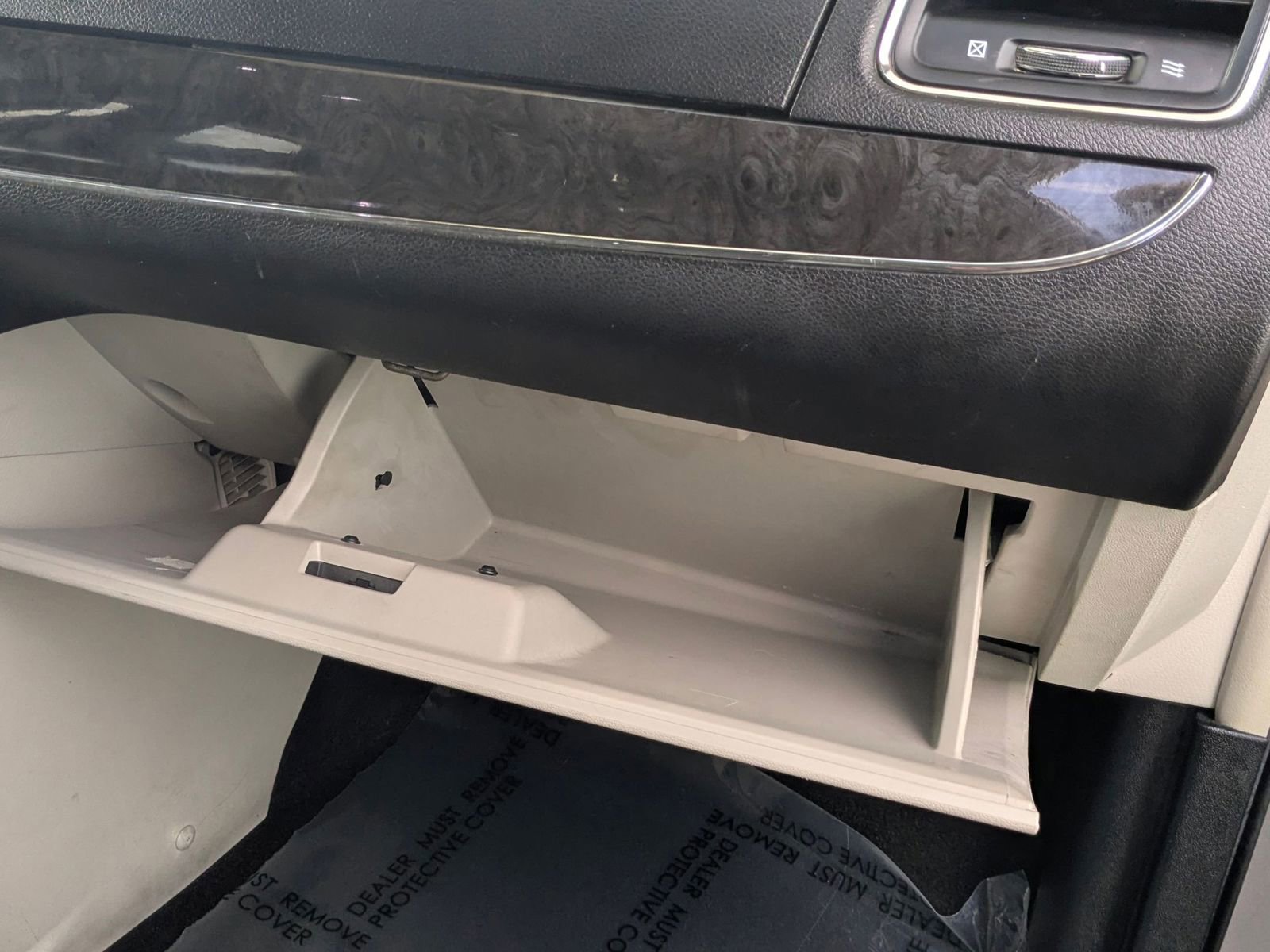 Used 2014 Chrysler Town & Country Touring-L w/ Driver Convenience Group FWD image 28