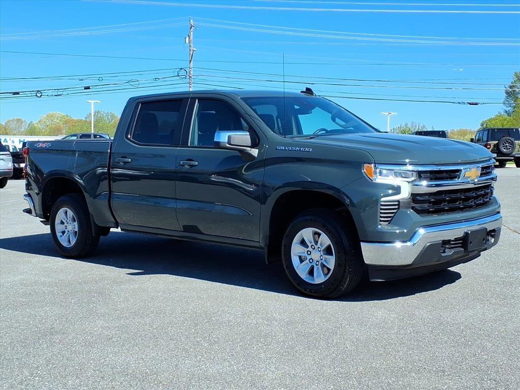 Used 2025 Chevrolet Silverado 1500 LT image 2