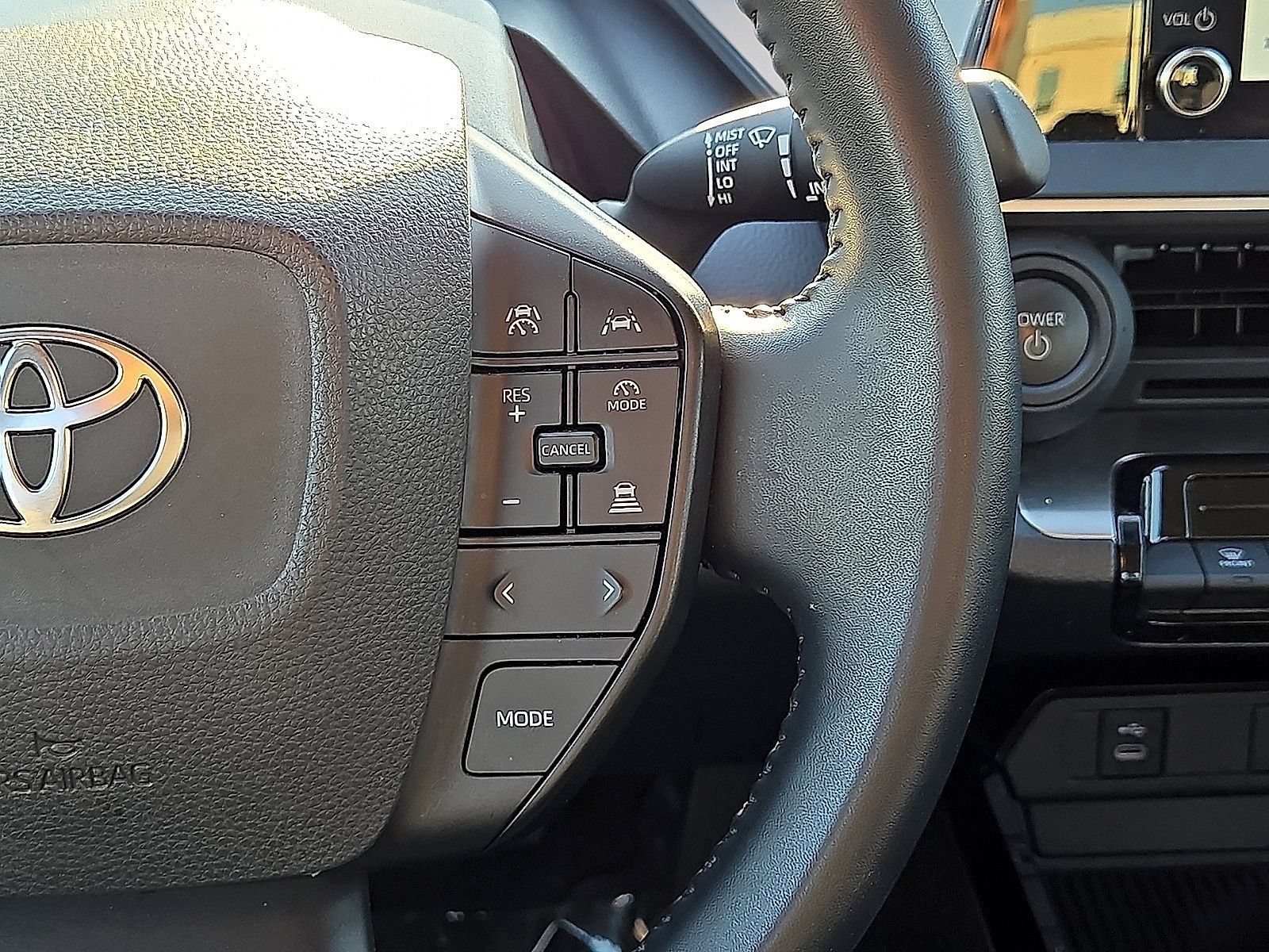 Used 2025 Toyota Prius LE FWD image 17