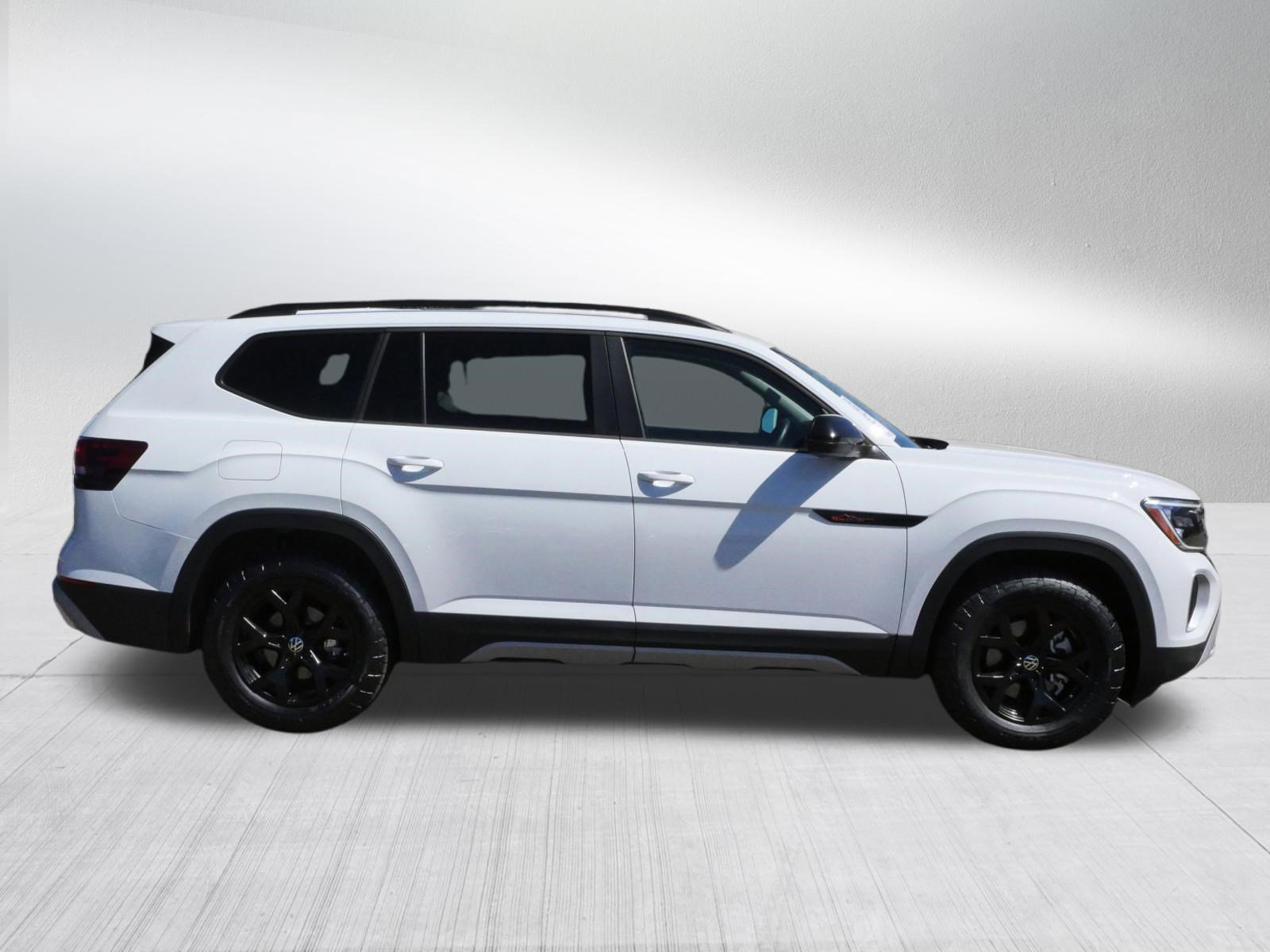 Certified 2025 Volkswagen Atlas Peak Edition SE AWD/4WD image 8