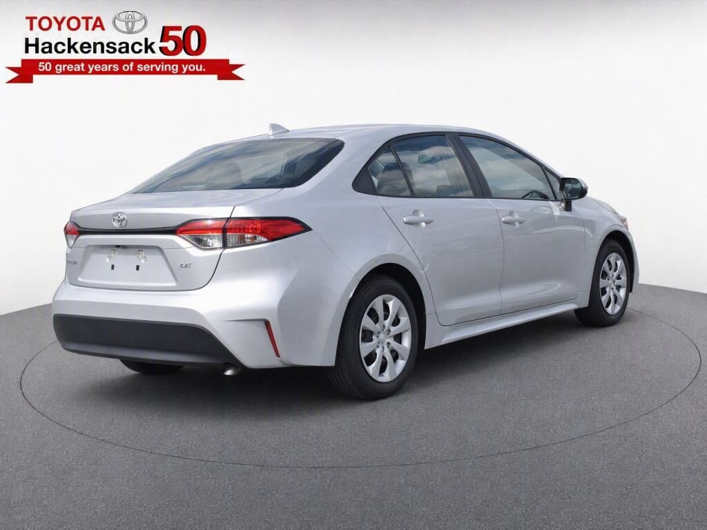 Used 2025 Toyota Corolla LE FWD image 4