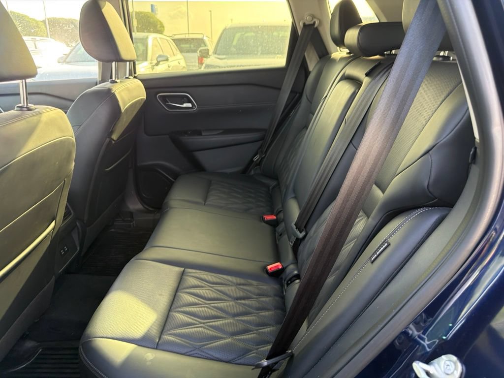 Used 2024 Nissan Rogue Platinum FWD image 9