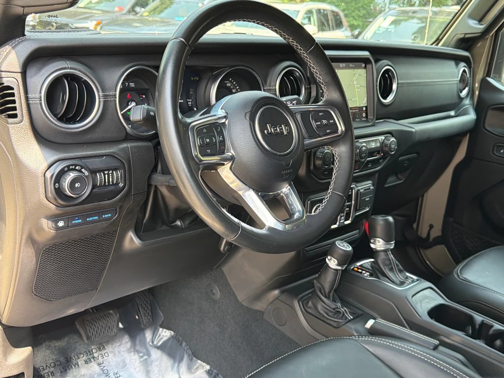 Used 2022 Jeep Wrangler Unlimited Sahara AWD/4WD image 18