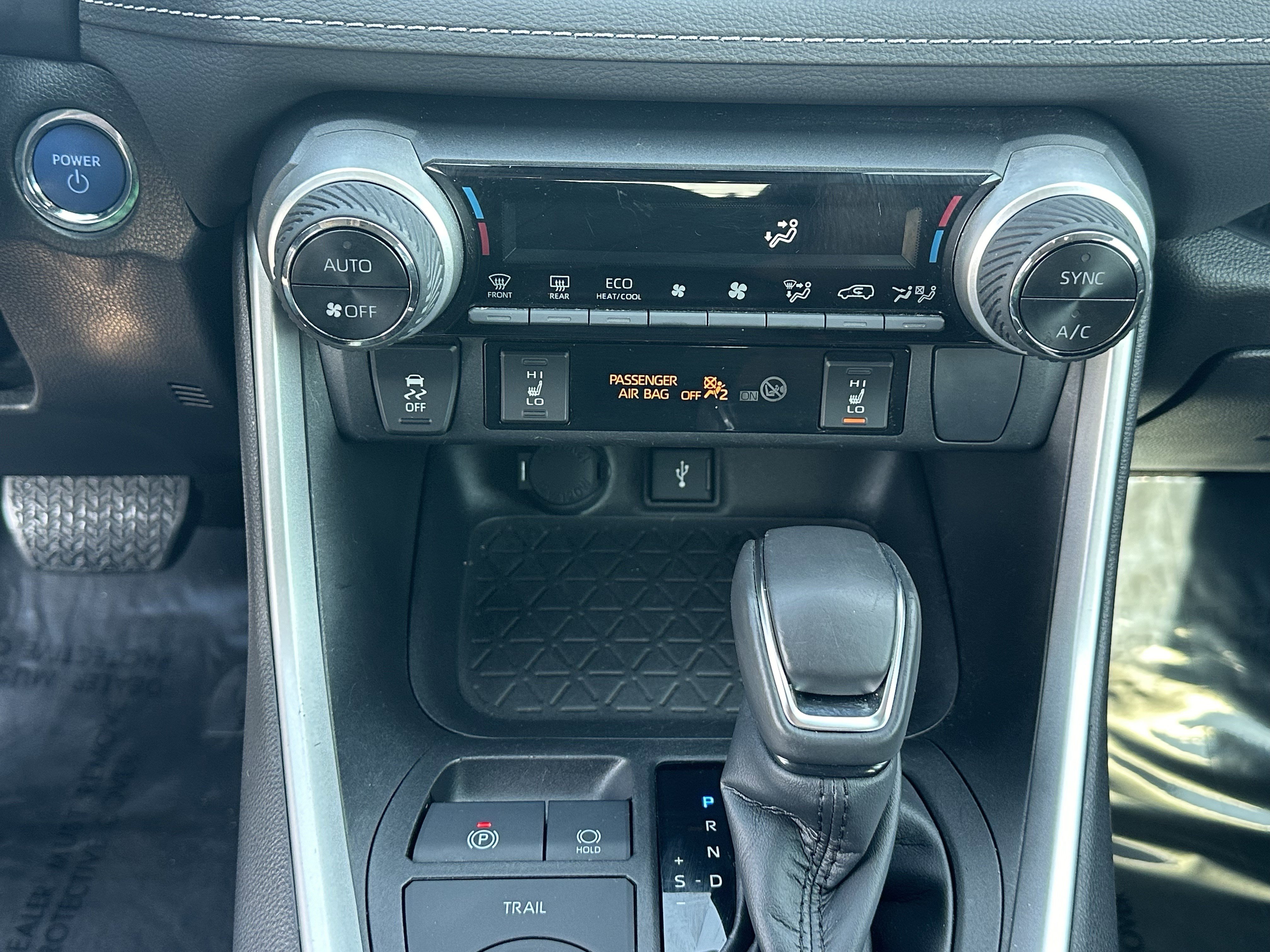 Used 2022 Toyota RAV4 XLE Premium AWD/4WD image 31