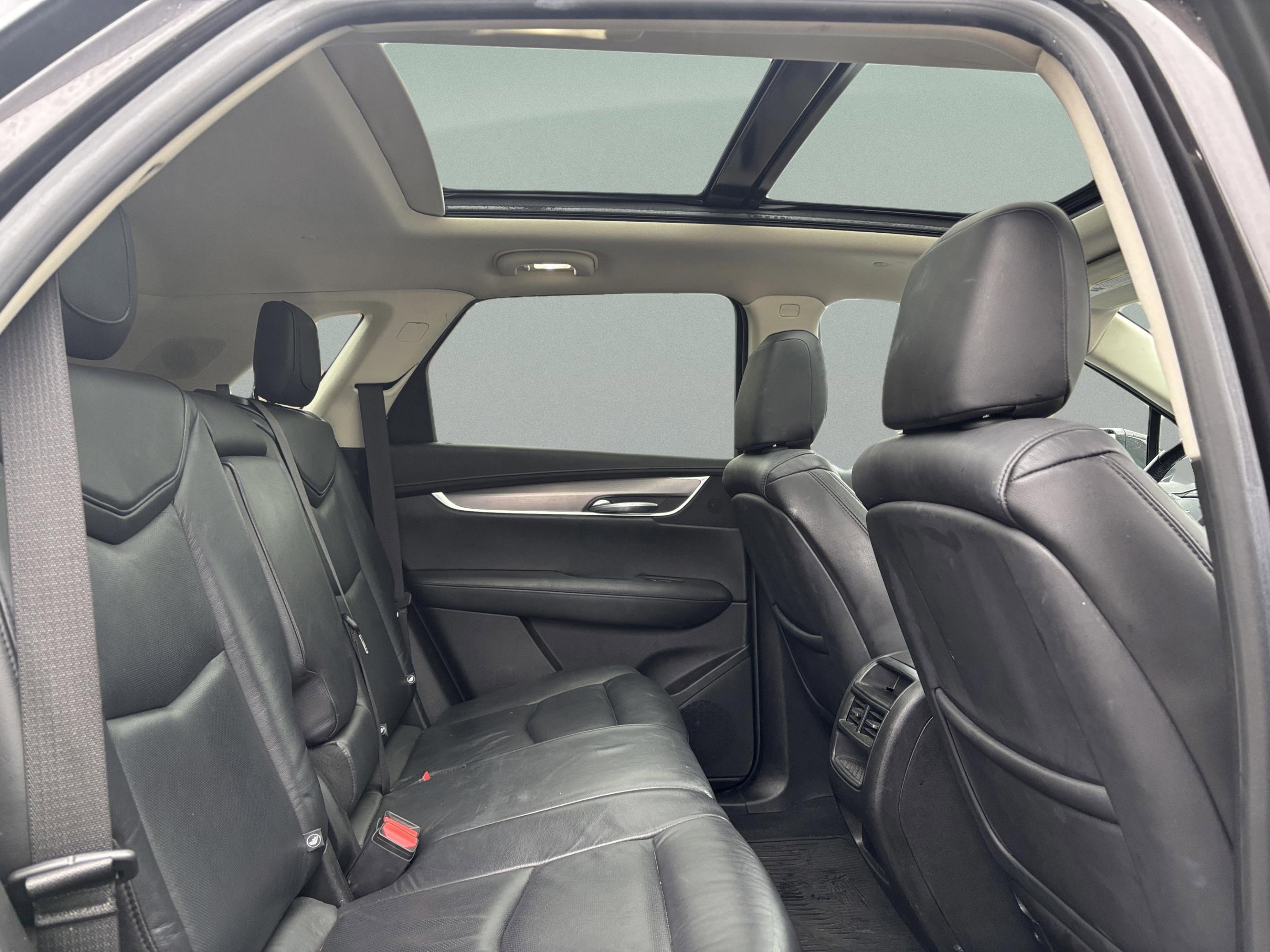 Used 2018 Cadillac XT5 Luxury w/ Driver Awareness Package image 27