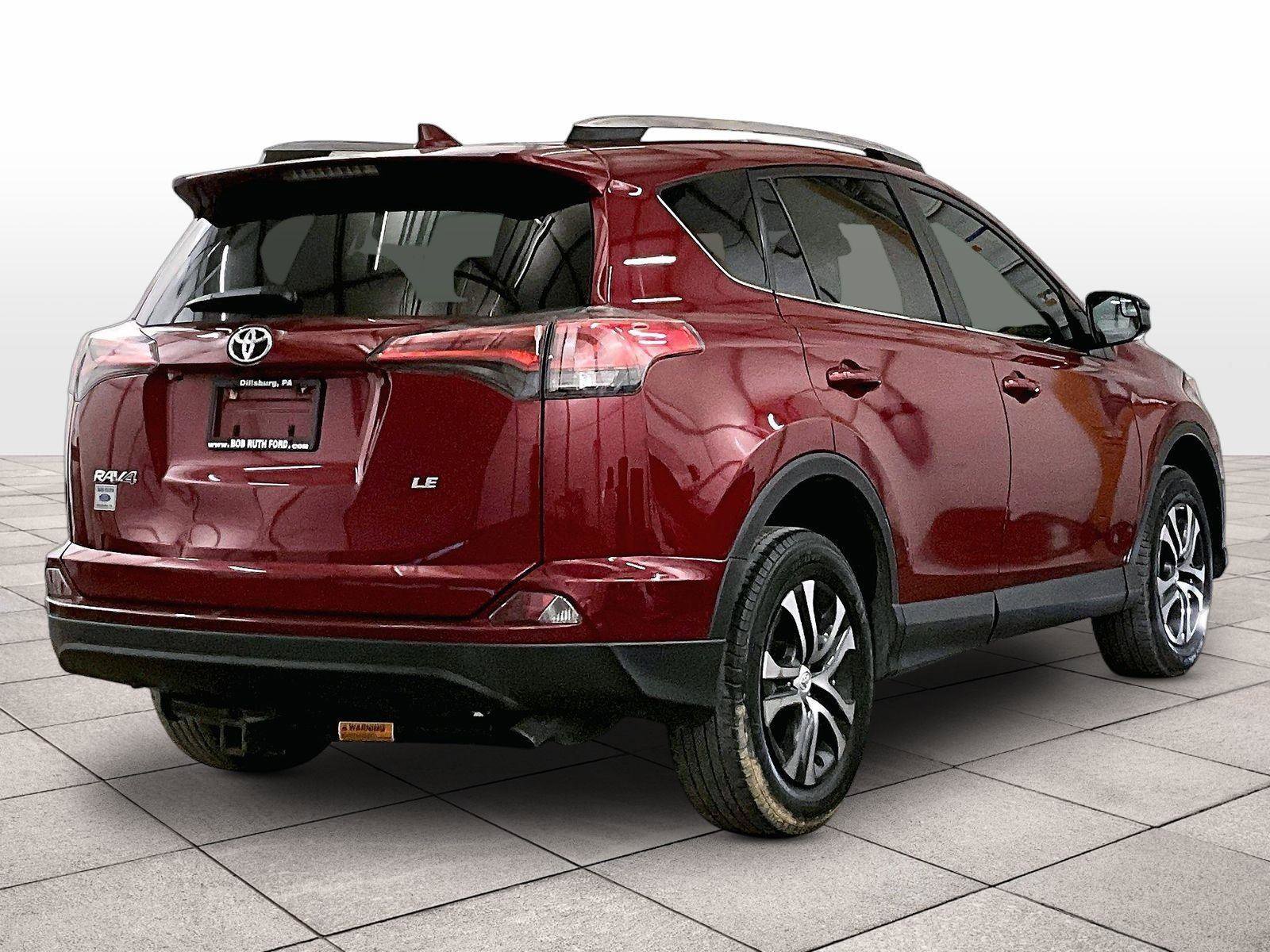 Used 2018 Toyota RAV4 LE FWD image 11