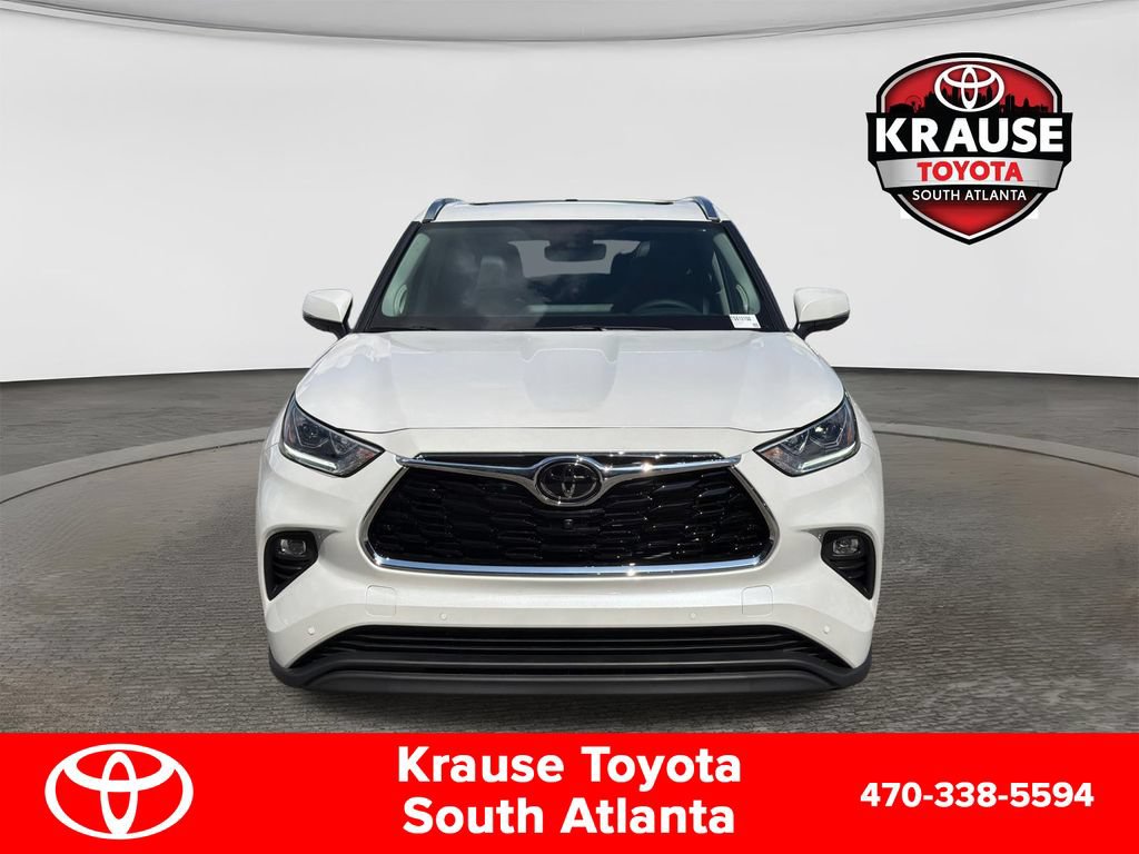 New 2026 Toyota Highlander AWD image 2