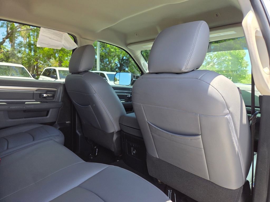 Used 2018 RAM 1500 SLT AWD/4WD image 16