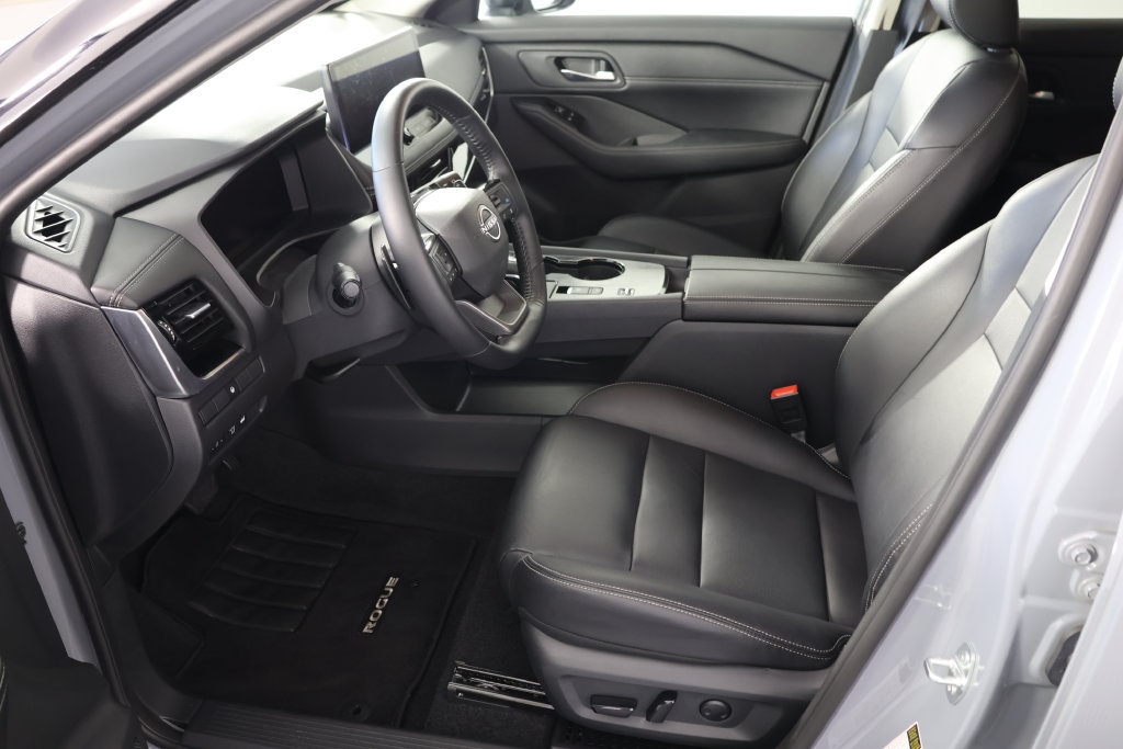 Used 2025 Nissan Rogue SL FWD image 18