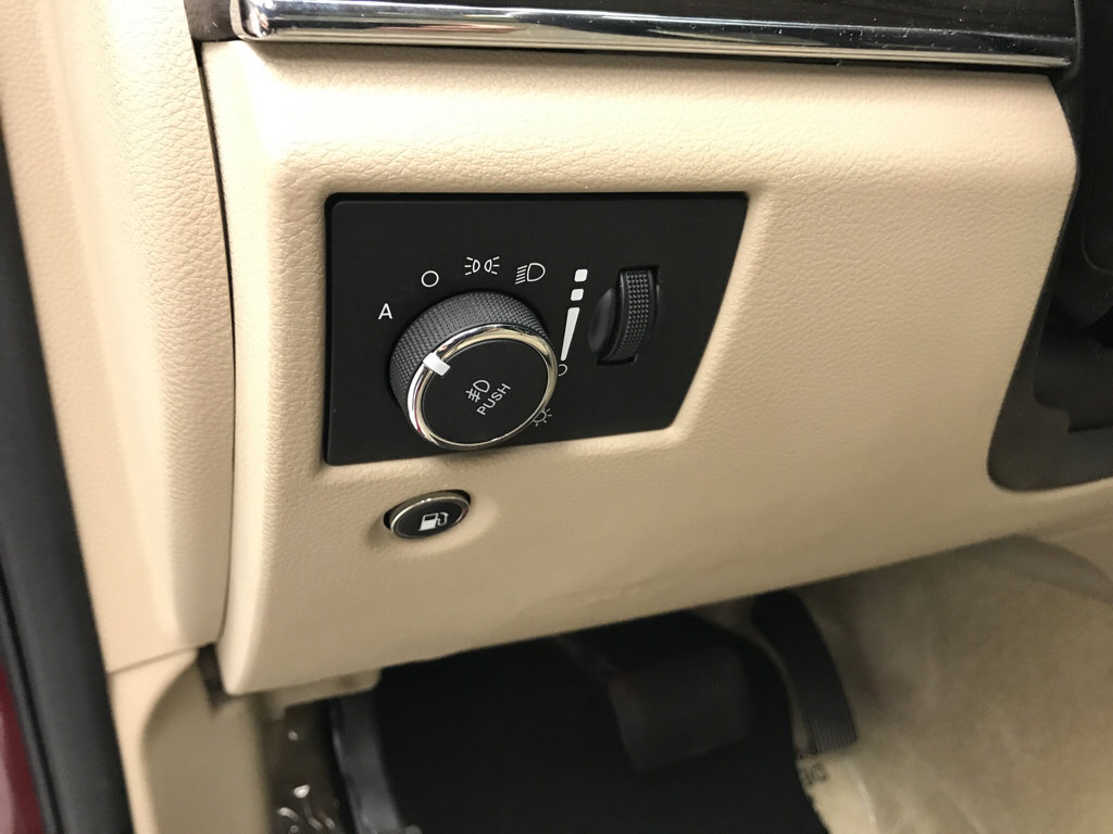 Used 2018 Jeep Grand Cherokee Overland AWD/4WD image 10