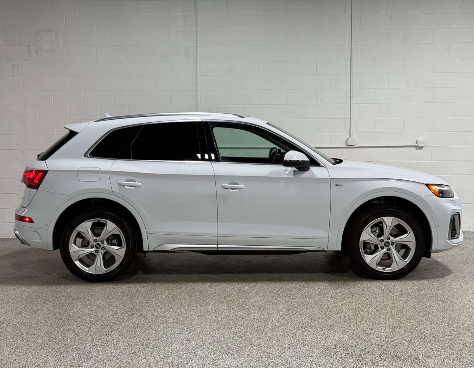 Used 2022 Audi Q5 2.0T Prestige w/ Prestige Package image 6