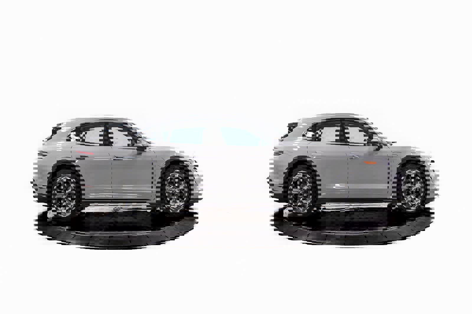 Certified 2024 Porsche Taycan 4 Cross Turismo image 8