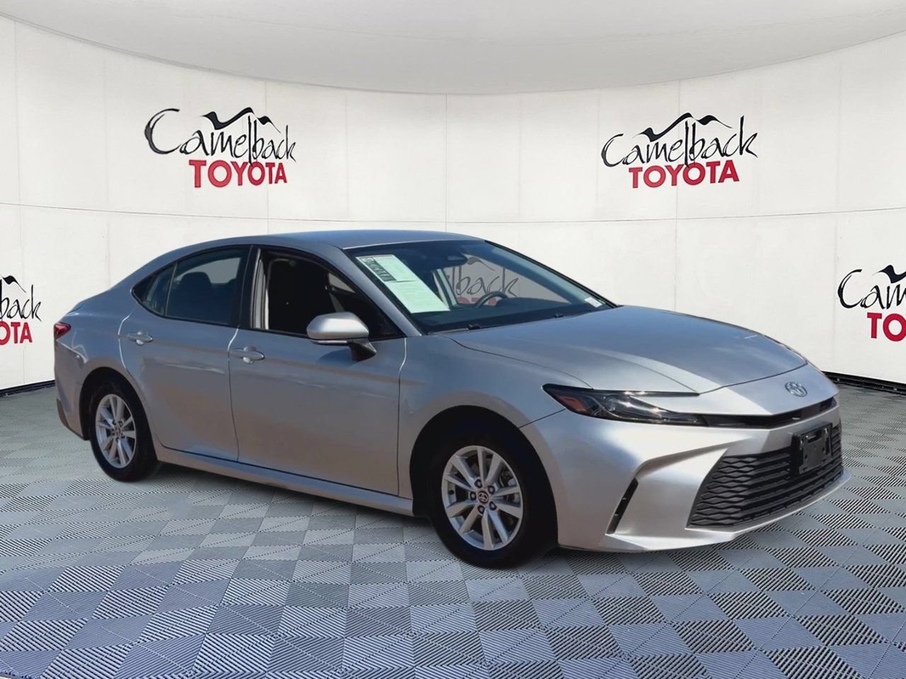 Used 2025 Toyota Camry LE FWD image 5