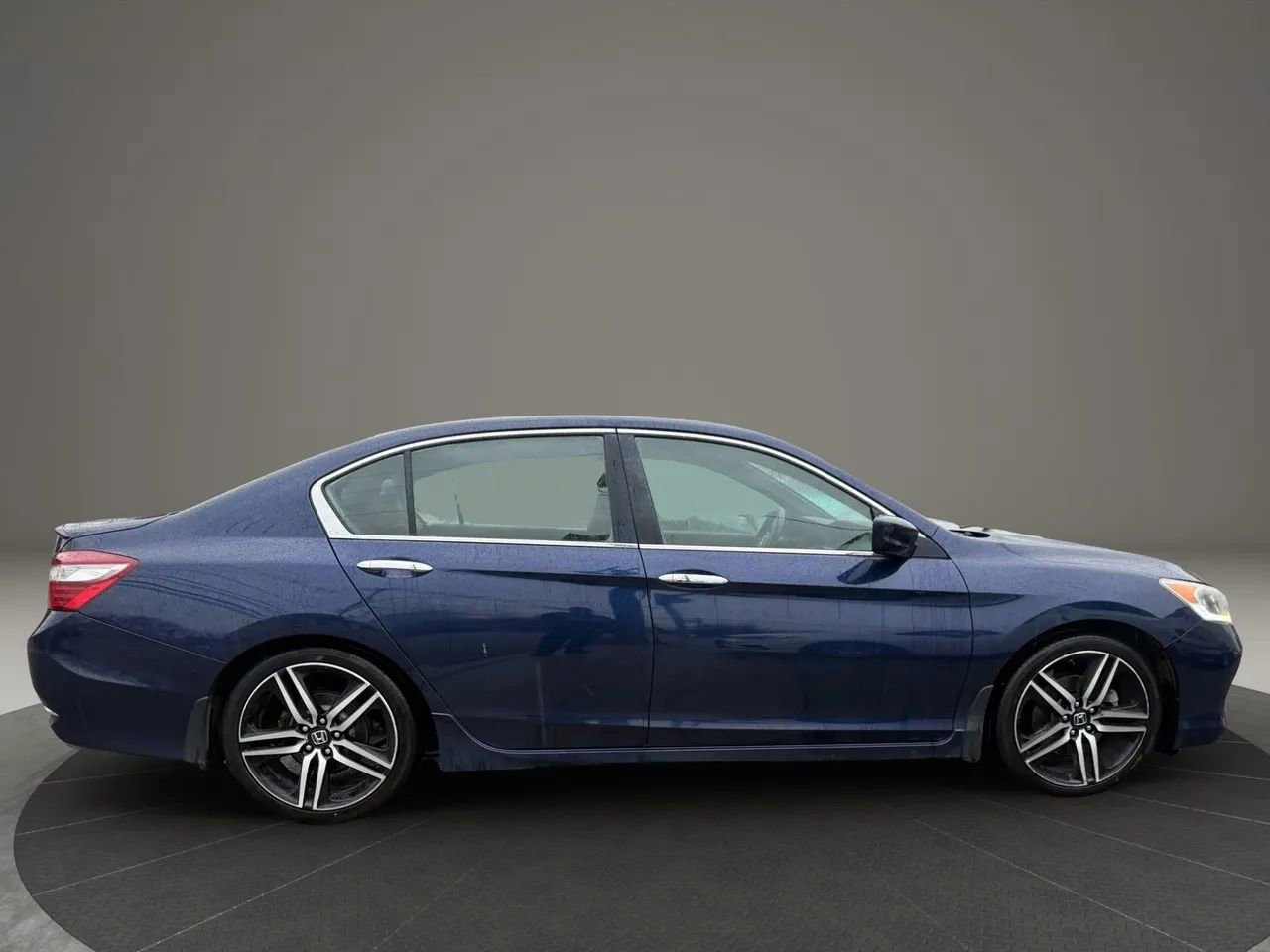 Used 2016 Honda Accord Sport image 4