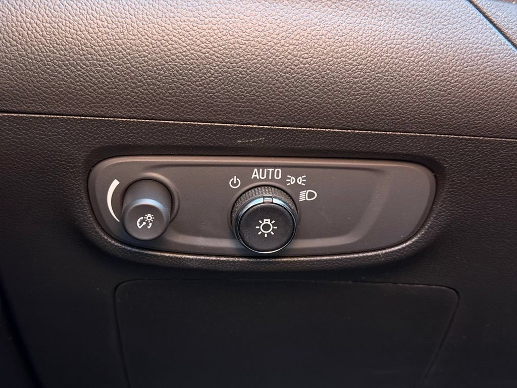 Used 2024 Buick Encore GX Sport Touring w/ Advanced Technology Package FWD image 25