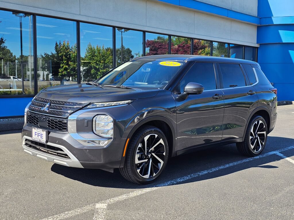 Used 2024 Mitsubishi Outlander SE