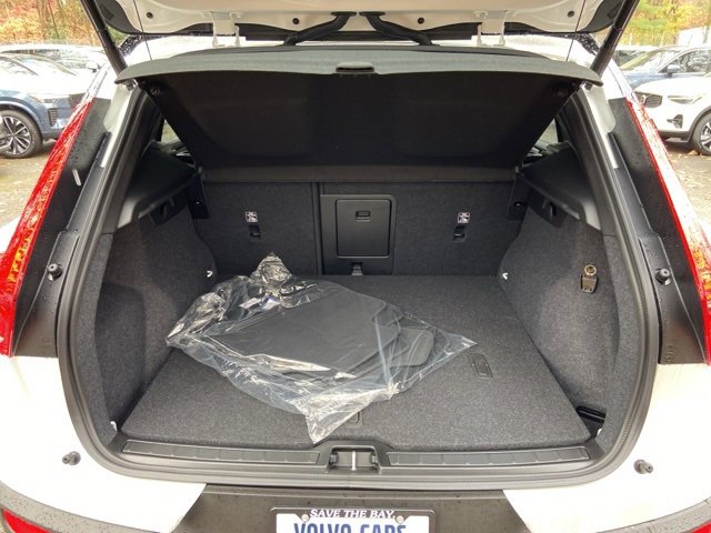 New 2026 Volvo EX40 Plus w/ Climate Package image 18