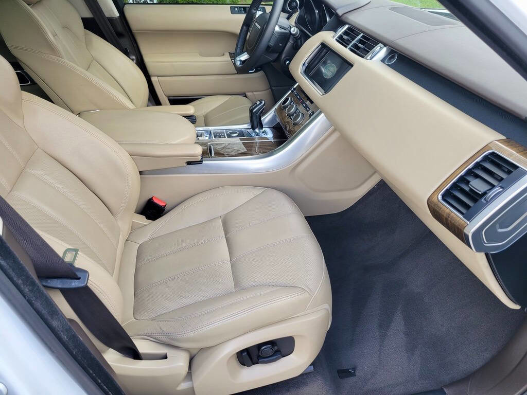 Used 2016 Land Rover Range Rover Sport SE image 16